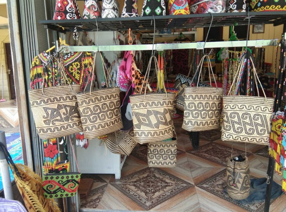 Tas manik dan tas rotan