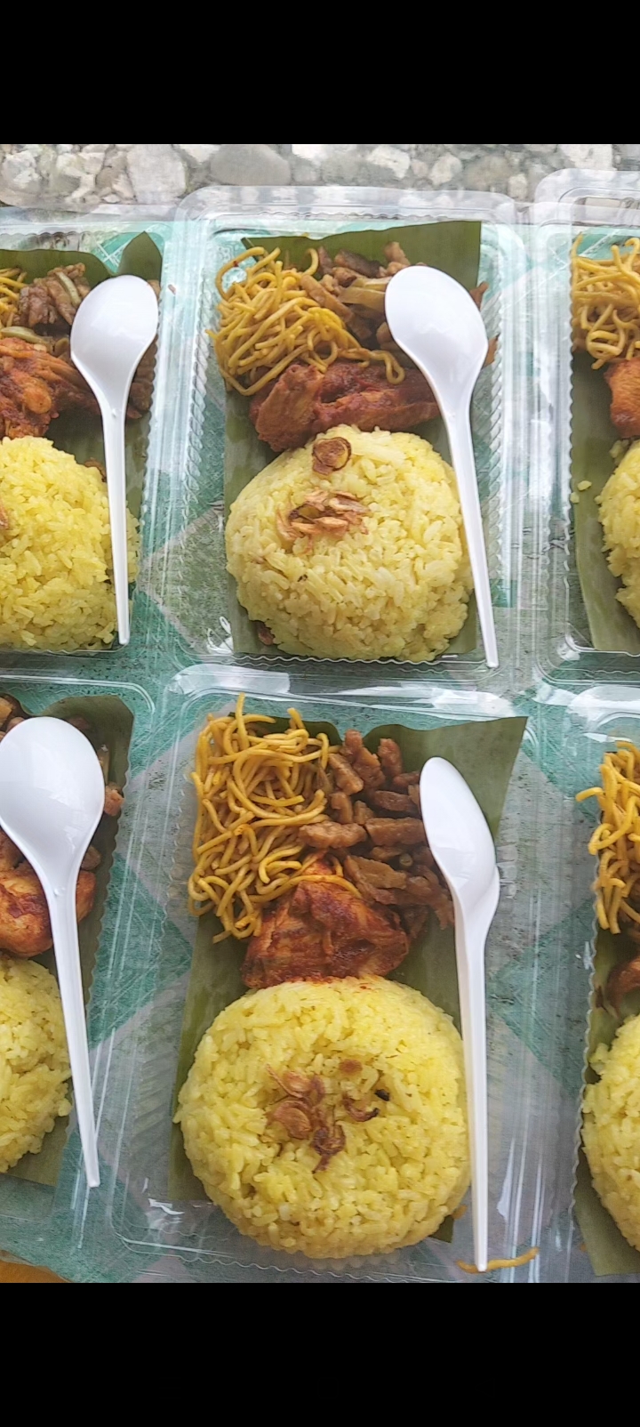 Jualan nasi kuning