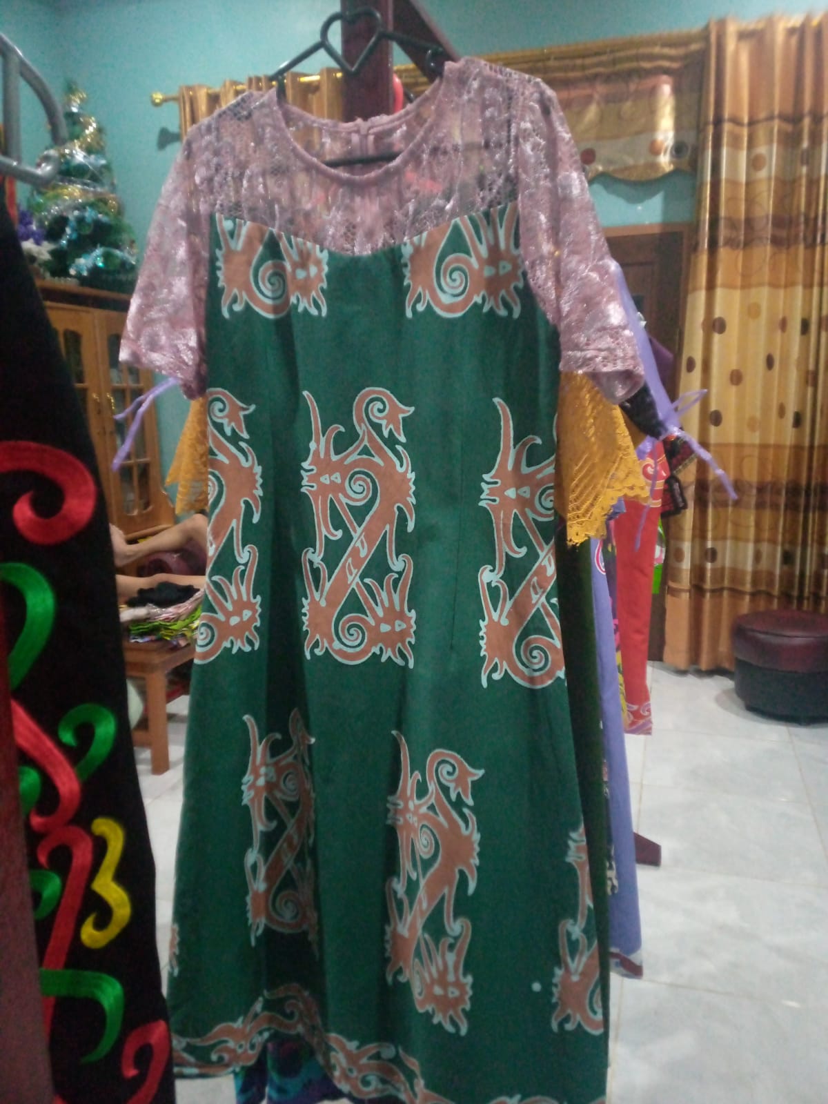 Sewa busana pesta