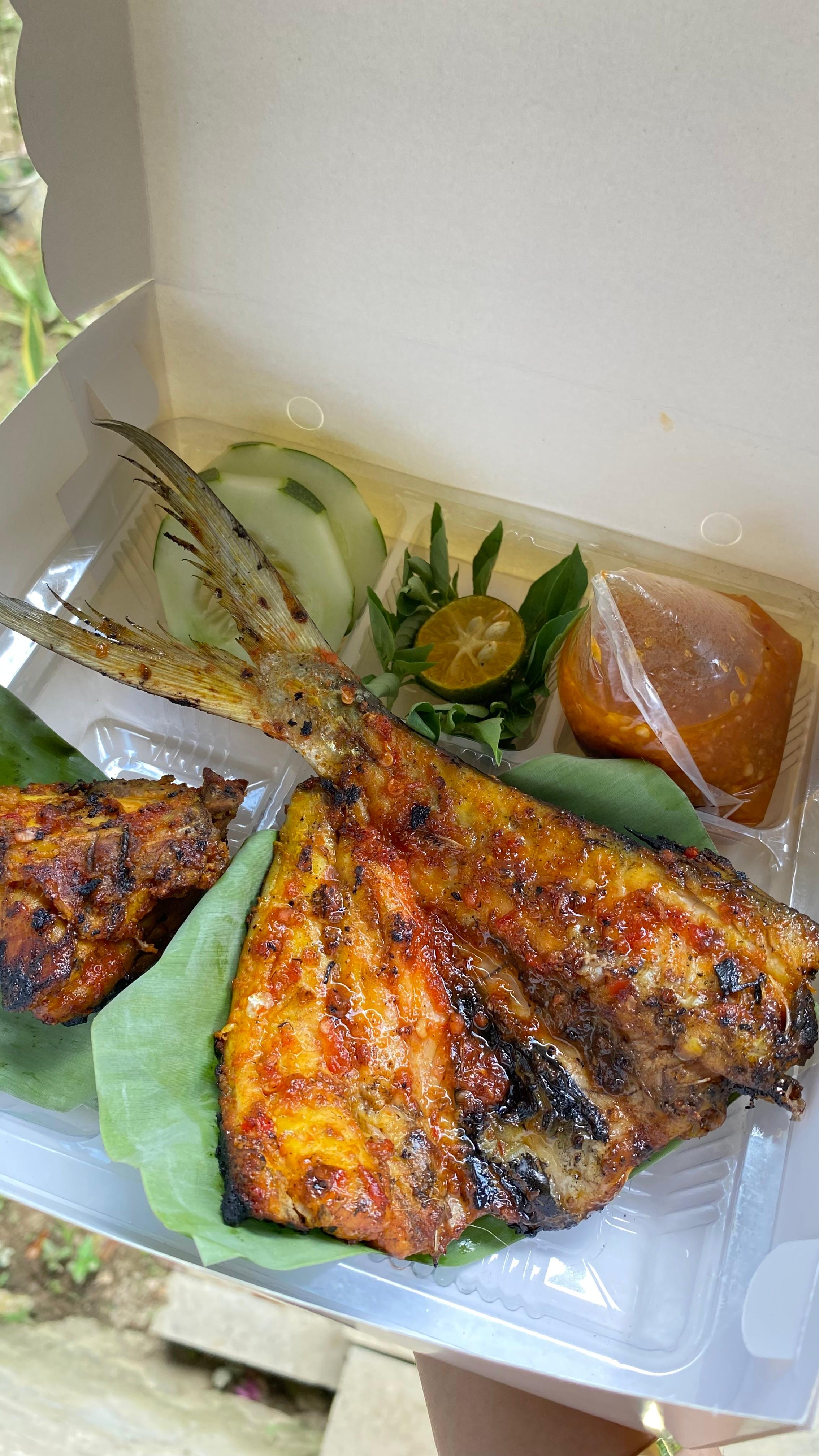 Paket Ikan dan Ayam Bakar
